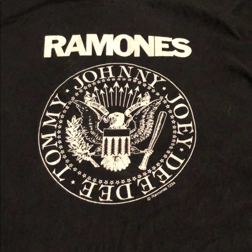 Ramones tee. Size Large